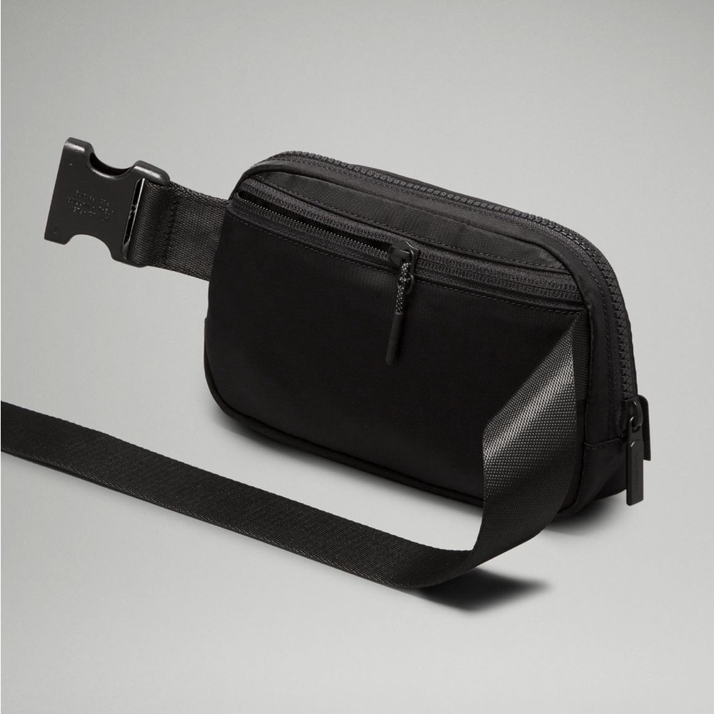 Lululemon Everywhere Belt Bag, 1L - Picture 3 of 8